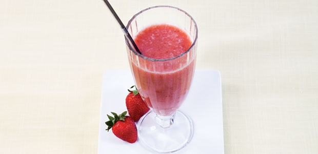 Strawberry Banana Iced Green Tea Smoothie