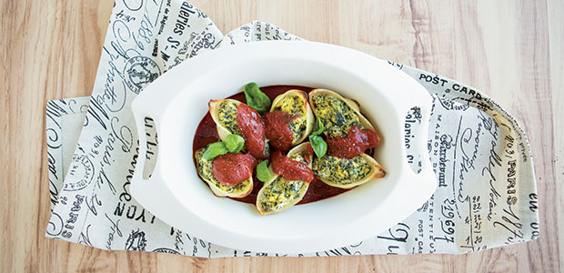 Cheesy Spinach Stuffed Shells