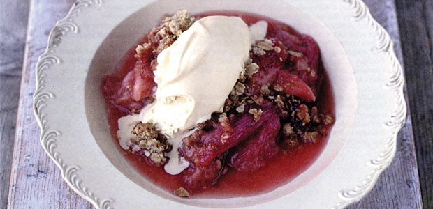 Rhubarb and Sticky Ginger Crumble