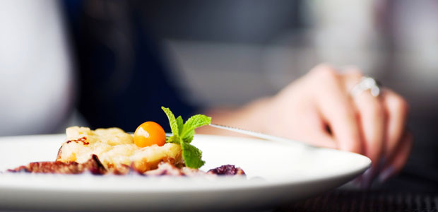 Mindful Eating Lowers Blood Sugar and Aids Weight Loss