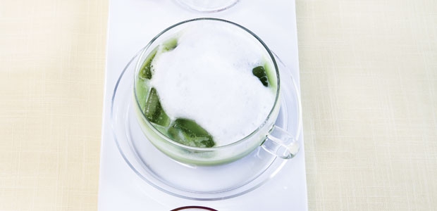 Healthy Iced Matcha Latte