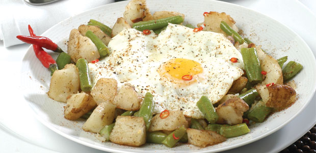 Crispy Skillet Potatoes with Egg and Green Beans