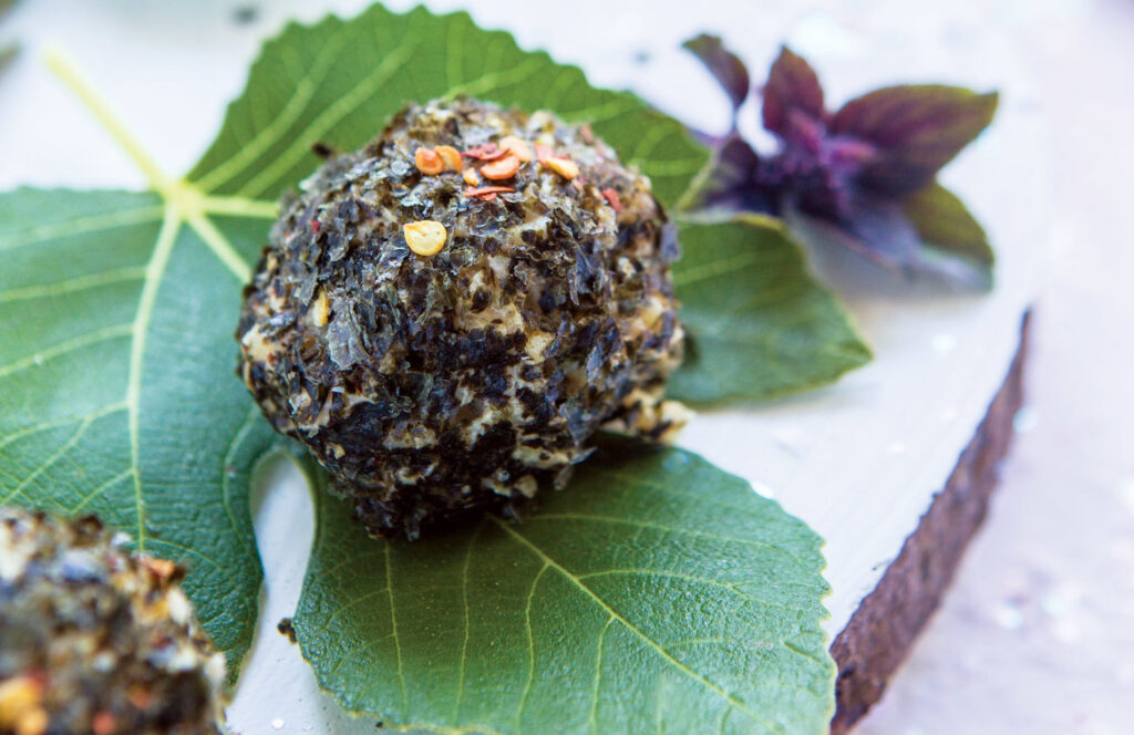 Brown Rice Onigri with Nori Dust