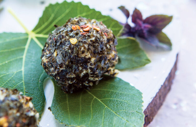 Brown Rice Onigri with Nori Dust