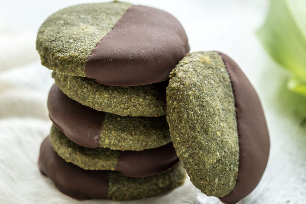 Chocolate-Dipped Spirulina Shortbread