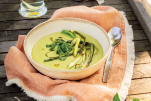 Creamy Asparagus Pea Soup