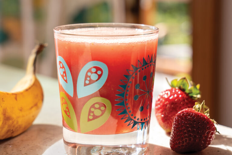 Strawberry Banana Iced Green Tea Smoothie