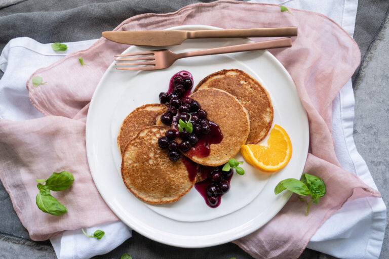 Easy-Peasy Hot Cakes with Glossy Berry Compote
