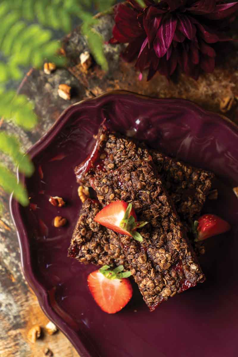 Cocoa strawberry crumble bars